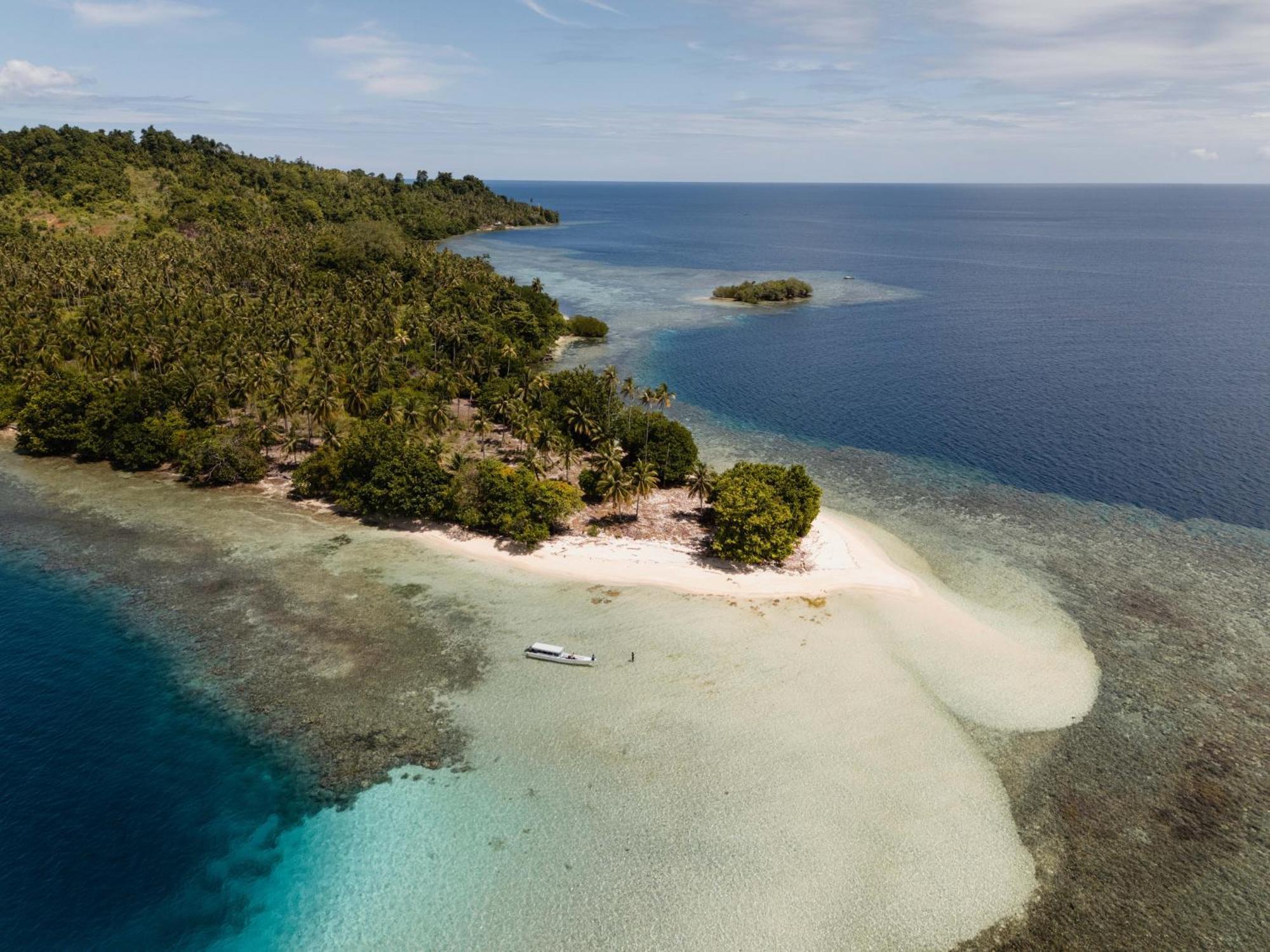 Reconnect - Private Island Resort & Dive Center Togean - Buka Buka Island Ampana Dış mekan fotoğraf
